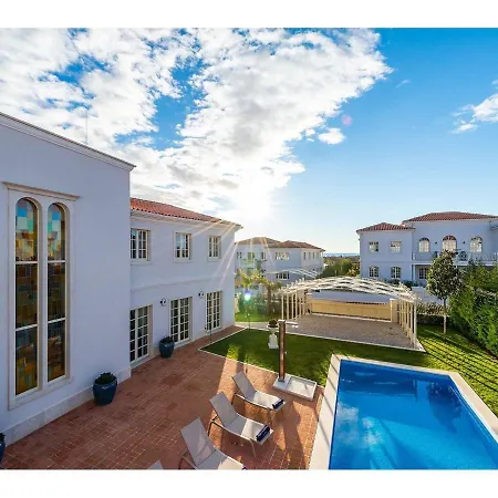 Villa Affluent In Vabriga With Artistic Interiors Pool Tar-Vabriga